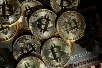 Bitcoin ultrapassa US mil pela primeira vez