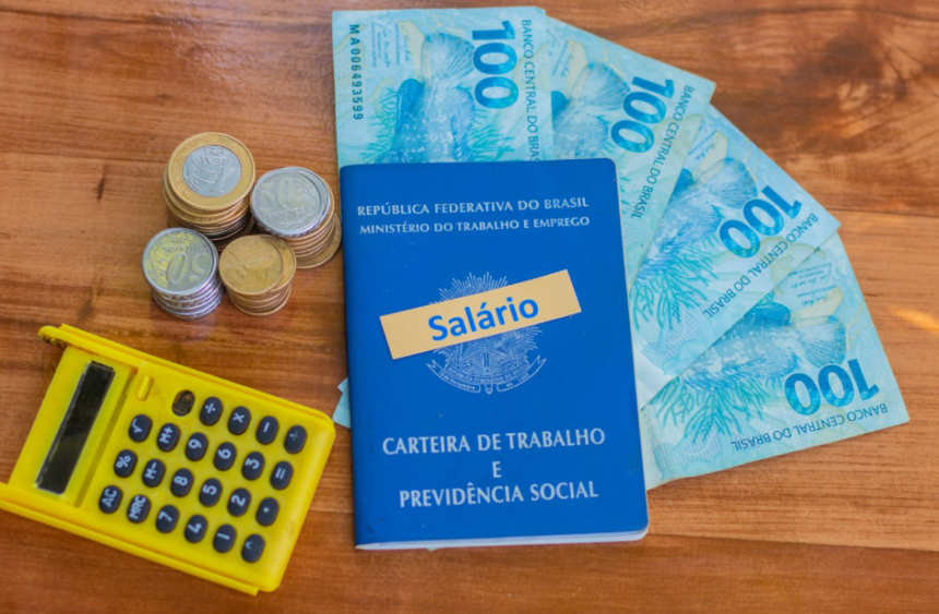 Salário mínimo pode subir para R$ 1.521 em 2025, apontam projeções