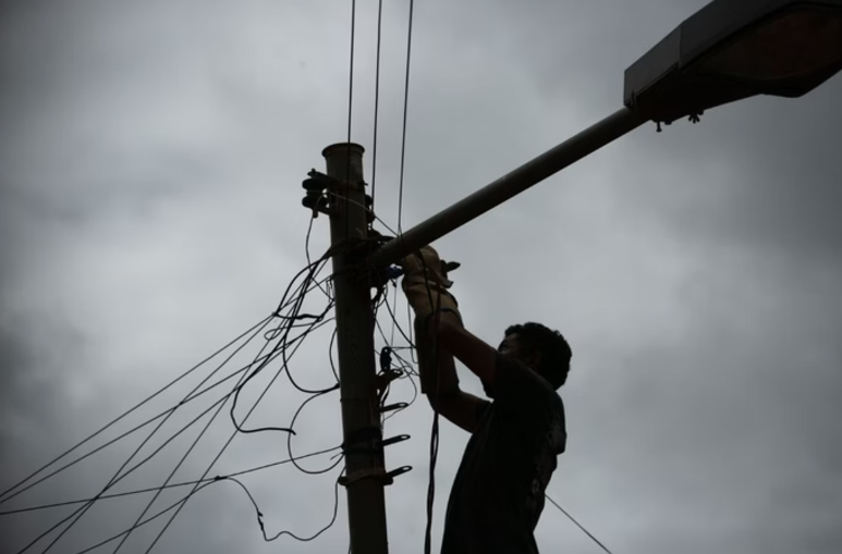 Aneel aciona bandeira verde para dezembro. Energia ficará mais barata Aneel aciona bandeira verde para dezembro. Energia ficará mais barata