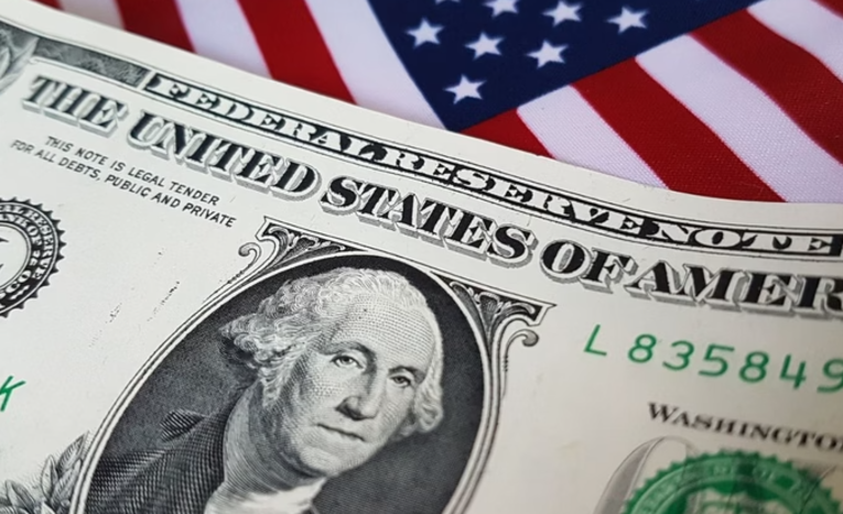 Dólar bate novo recorde e fecha em R$ 6 pela 1ª vez na história Dólar bate novo recorde e fecha em R$ 6 pela 1ª vez na história