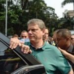 Tarcísio admite “ajustes” na PM, mas nega enfraquecimento de Derrite