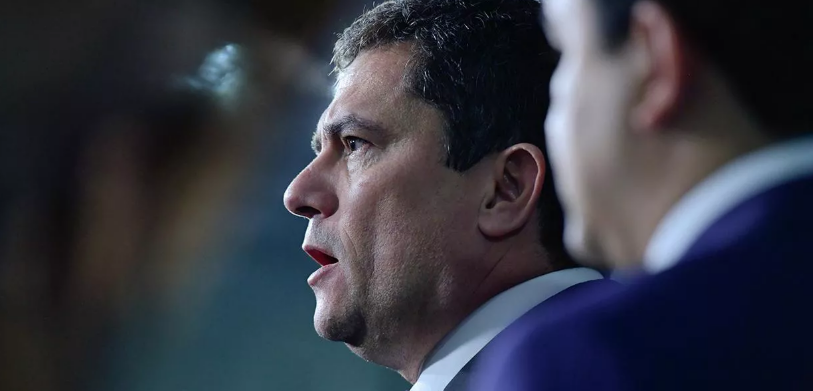 Moro não se cansa de passar vergonha: ataca a economia forte de Lula e defende a polícia selvagem de SP Moro não se cansa de passar vergonha: ataca a economia forte de Lula e defende a polícia selvagem de SP