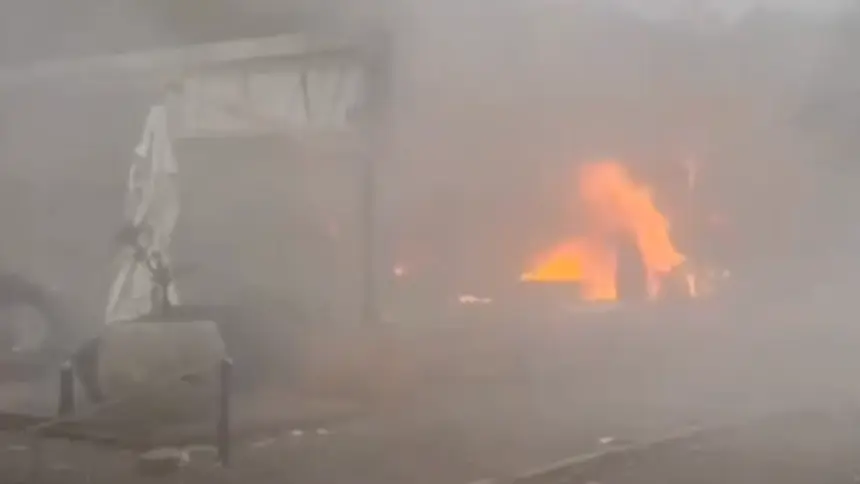 Avião de pequeno porte cai no centro de Gramado deixando vários mortos Avião de pequeno porte cai no centro de Gramado deixando vários mortos