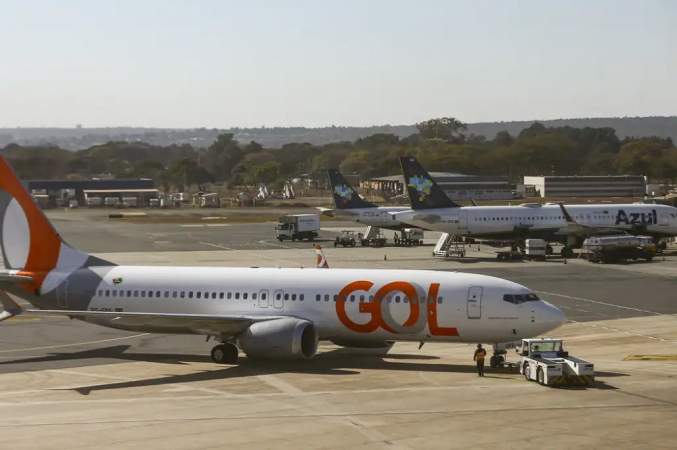 Avião da Gol faz pouso de emergência na Base Aérea de Canoas durante Ciclone Biguá Avião da Gol faz pouso de emergência na Base Aérea de Canoas durante Ciclone Biguá