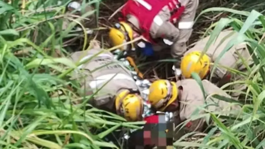 Avô e neto morrem em acidente na GO-139, que ainda deixa outras três pessoas feridas Avô e neto morrem em acidente na GO-139, que ainda deixa outras três pessoas feridas
