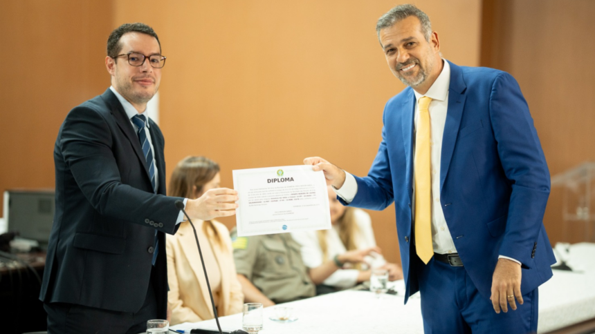 Renato é diplomado prefeito de Goianésia: “Vamos fazer uma gestão histórica” Renato é diplomado prefeito de Goianésia: “Vamos fazer uma gestão histórica”