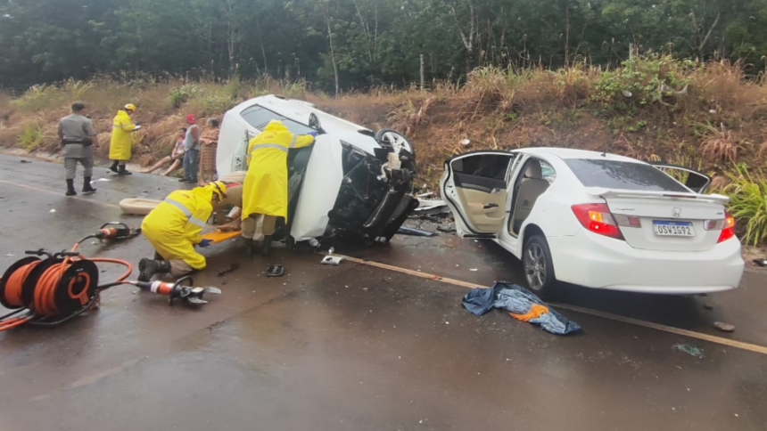 Urgente: Colisão frontal na GO-230, saída para Cirilândia, deixa 4 feridos e 1 morto Urgente: Colisão frontal na GO-230, saída para Cirilândia, deixa 4 feridos e 1 morto
