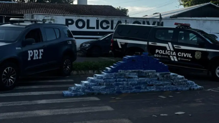 Carregamento de droga é apreendido pela polícia com nota fiscal de móveis planejados