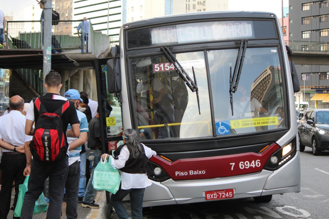 Tarifa de ônibus na cidade de São Paulo deve ficar entre R$ 5 e R$ 5,20, aponta SPTrans Tarifa de ônibus na cidade de São Paulo deve ficar entre R$ 5 e R$ 5,20, aponta SPTrans