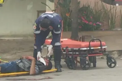 Grave acidente entre carro e moto é registrado próximo à rodoviária