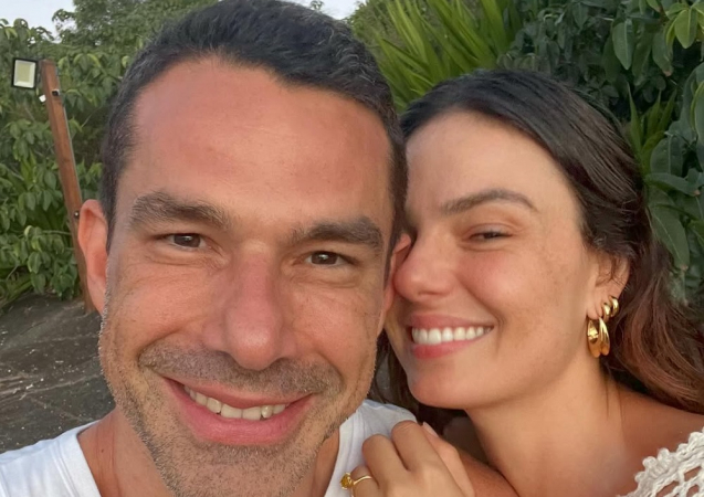 Isis Valverde e Marcus Buaiz se casam no civil Isis Valverde e Marcus Buaiz se casam no civil