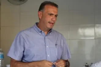 Leonardo Menezes ignora decisão do TCM e realiza novas nomeações irregulares