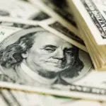 Mercado utiliza a taxa Ptax como referência, e não houve registro de transações com dólar a R$ 6,40