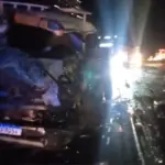 Motoristas morrem após colisão frontal entre caminhão e ônibus na BR-153