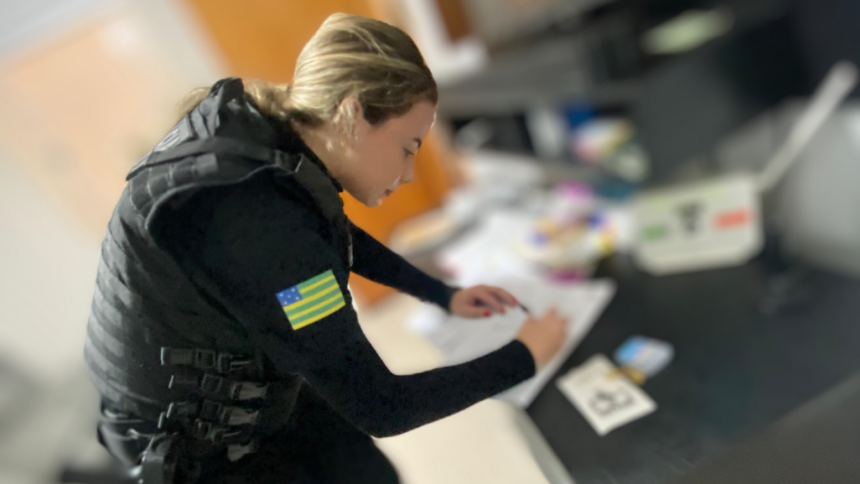 ‘Peneira’: PCGO prende investigados por roubar celular de adolescente para apagar provas de relacionamento íntimo com parlamentar ‘Peneira’: PCGO prende investigados por roubar celular de adolescente para apagar provas de relacionamento íntimo com parlamentar