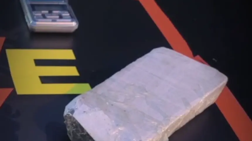 Suspeito de tráfico de drogas via delivery é preso em Goianésia durante operação da CPE Suspeito de tráfico de drogas via delivery é preso em Goianésia durante operação da CPE