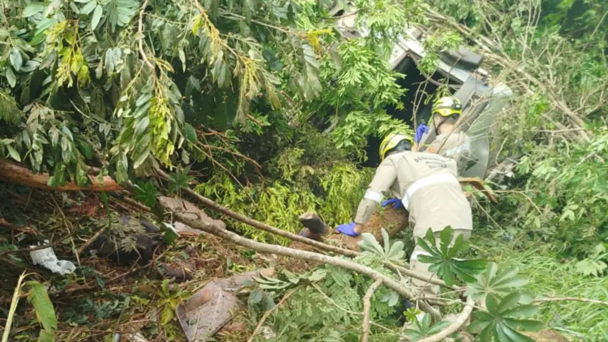 Urgente: Motorista de caminhão morre em grave acidente na GO-080, próximo à Jalles Urgente: Motorista de caminhão morre em grave acidente na GO-080, próximo à Jalles