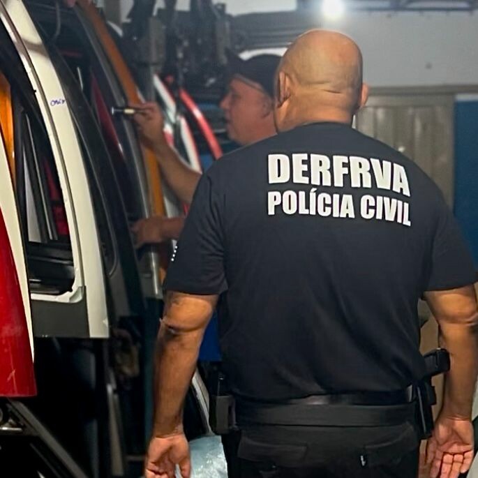 Polícia prende investigado por roubar veículo em meio a briga entre torcidas organizadas Polícia prende investigado por roubar veículo em meio a briga entre torcidas organizadas