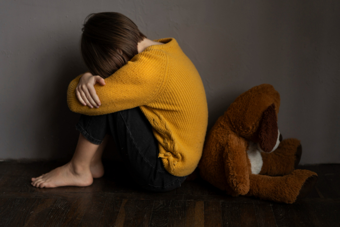 Homem é detido acusado de abusar sexualmente da afilhada em loja de brinquedos Homem é detido acusado de abusar sexualmente da afilhada em loja de brinquedos