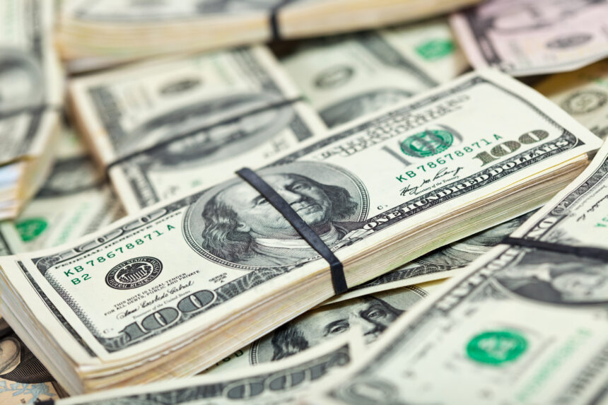 Dólar fecha com 7ª queda seguida e vai a R$ 5,86