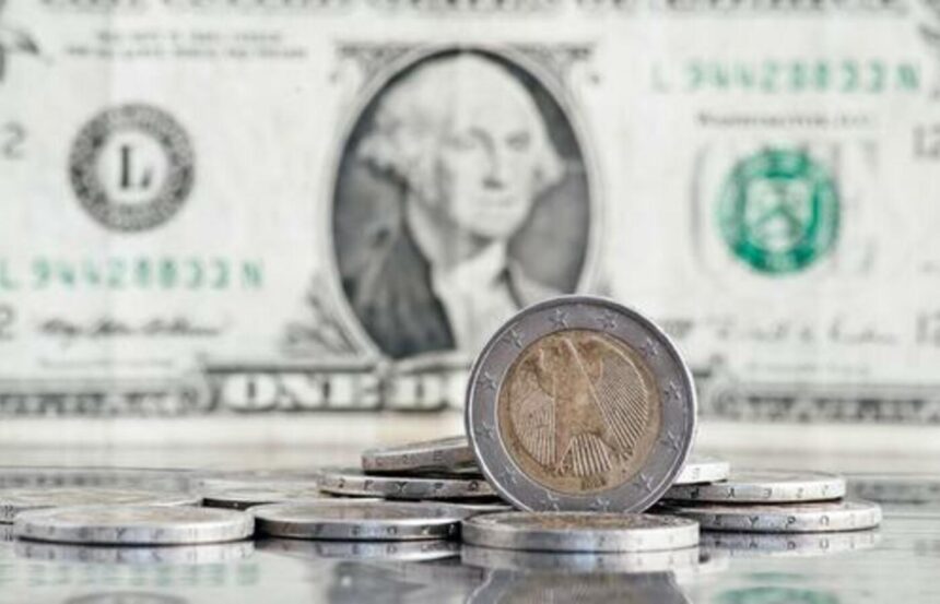 Dólar fecha em queda, a R$ 5,91 Dólar fecha em queda, a R$ 5,91