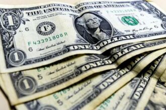 Dólar fecha pregão em leve queda de 0,06%, cotado a R$ 5,86