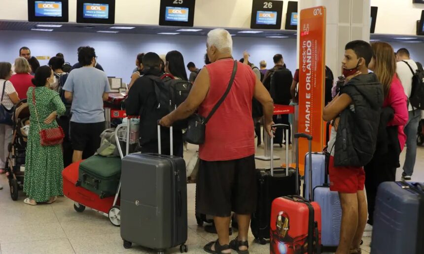 Golpe: criminosos usam sites e perfis falsos do programa Voa Brasil para roubar dados pessoais Golpe: criminosos usam sites e perfis falsos do programa Voa Brasil para roubar dados pessoais