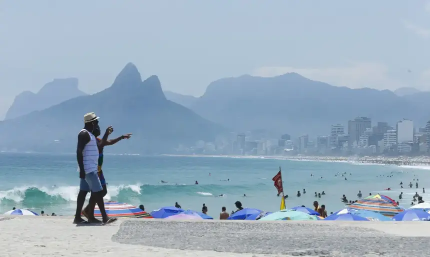 Mais de 60% dos brasileiros viajam a lazer pelo menos uma vez por ano Mais de 60% dos brasileiros viajam a lazer pelo menos uma vez por ano