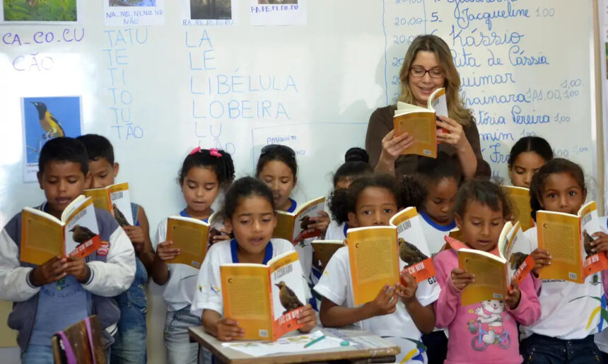 Piso Nacional do Magistério: CNM reforça que reajustes não têm amparo legal Piso Nacional do Magistério: CNM reforça que reajustes não têm amparo legal