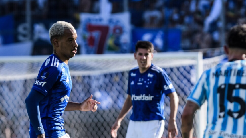 Matheus Pereira desabafa após vaias da torcida do Cruzeiro: a pressão no futebol brasileiro Matheus Pereira desabafa após vaias da torcida do Cruzeiro: a pressão no futebol brasileiro