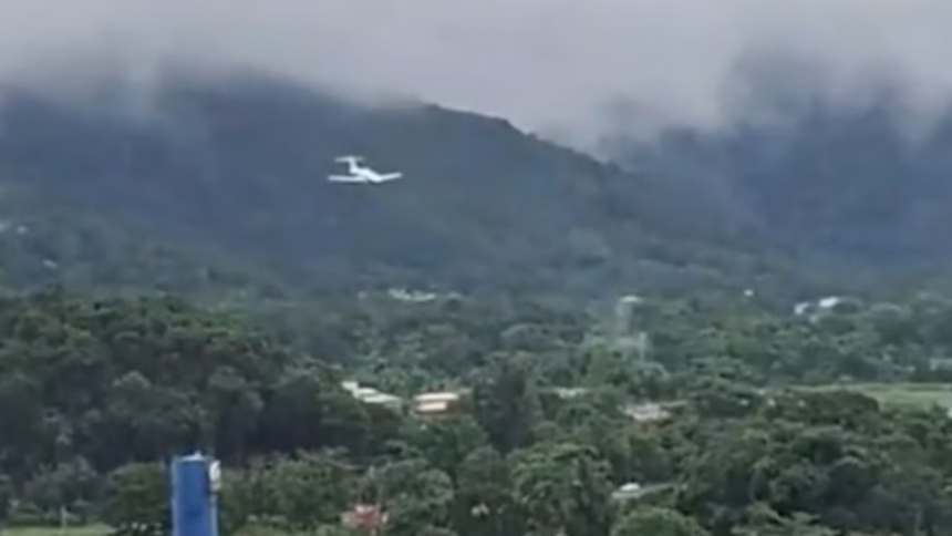 Vídeo mostra novo ângulo do pouso de avião antes de explosão em Ubatuba Vídeo mostra novo ângulo do pouso de avião antes de explosão em Ubatuba