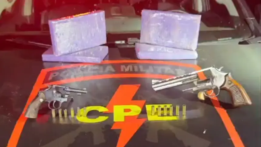 Confronto com policiais da CPE termina com dois mortos e apreensão de 4kg de cocaína Confronto com policiais da CPE termina com dois mortos e apreensão de 4kg de cocaína