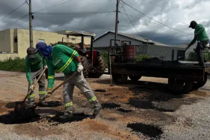 Durante a pausa da chuva, prefeitura intensifica operação de tapa-buracos em Goianésia