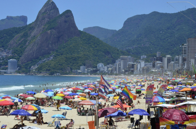 Guarda Municipal do RJ intensifica patrulhamento após orgia na Pedra do Arpoador Guarda Municipal do RJ intensifica patrulhamento após orgia na Pedra do Arpoador