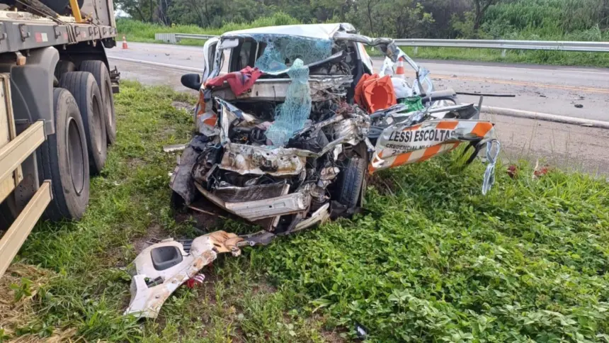 Motorista que fazia escolta para caminhão que transportava carga excedente morre em acidente na BR-414
