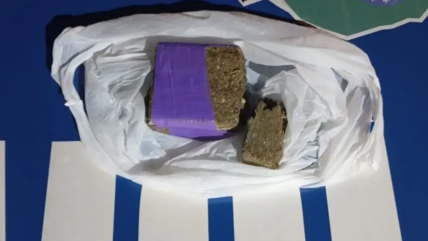 Polícia Militar desmantela tráfico de drogas em São Francisco de Goiás com detenção de dois indivíduos Polícia Militar desmantela tráfico de drogas em São Francisco de Goiás com detenção de dois indivíduos