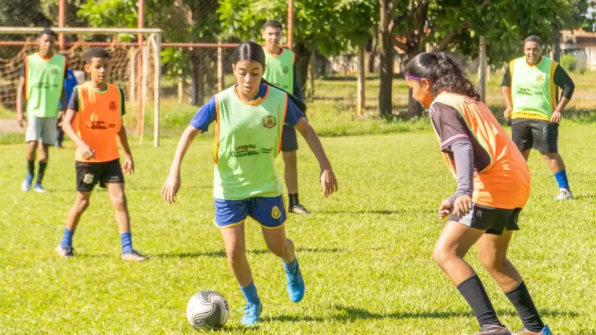 Prefeitura de Goianésia inicia atividades das escolinhas de futebol no Centro Desportivo Prefeitura de Goianésia inicia atividades das escolinhas de futebol no Centro Desportivo