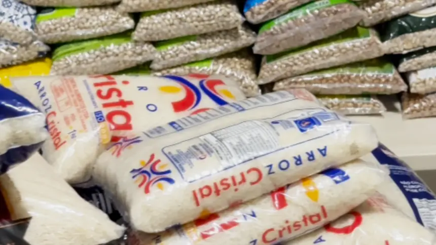 Primeiro jogo da campanha ‘Torcida Legal’ arrecada mais de uma tonelada de alimentos em Goianésia Primeiro jogo da campanha ‘Torcida Legal’ arrecada mais de uma tonelada de alimentos em Goianésia