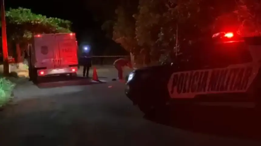Urgente: Jovem é morto no Jardim Esperança com golpes de faca e disparos de arma de fogo Urgente: Jovem é morto no Jardim Esperança com golpes de faca e disparos de arma de fogo
