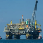 Aumento dos Preços do Petróleo em 2025: Impactos das Negociações da Guerra na Ucrânia e Ataques a Oleodutos Russos