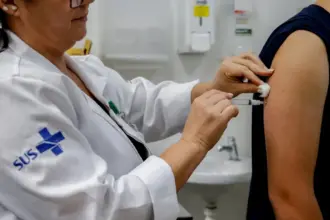 Dengue: MS recomenda remanejar doses da vacina a municípios não contemplados ou ampliar faixas etárias