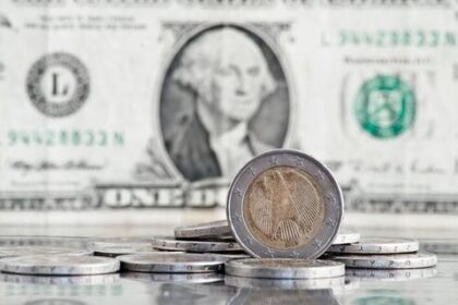Dólar fecha último pregão em queda, cotado a R$ 5,83