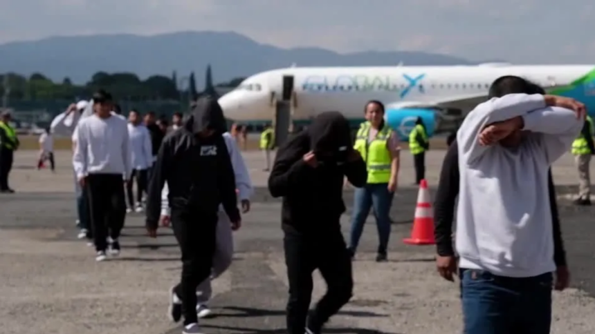 Guatemala Aumenta Voos com Deportados dos EUA: Impactos e Consequências Guatemala Aumenta Voos com Deportados dos EUA: Impactos e Consequências