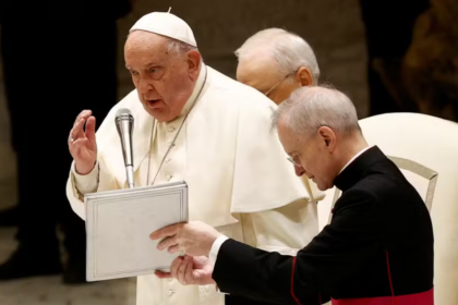 Papa Francisco enfrenta resistência ao tentar cortar gastos no orçamento do Vaticano