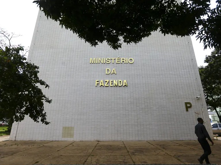 Plano Safra: Tesouro suspende novas contratações de financiamento; Haddad anuncia MP para contornar situação