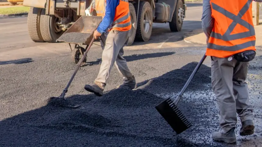 Com investimento de R$ 2 milhões, prefeitura de Goianésia inicia recapeamento em CBQU Com investimento de R$ 2 milhões, prefeitura de Goianésia inicia recapeamento em CBQU
