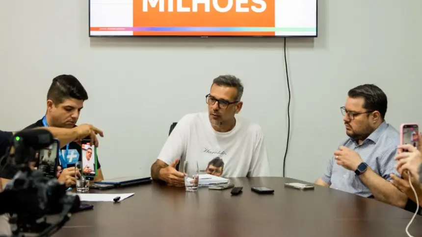“Dívidas de R$ 54 milhões não vai me impedir de entregar casas e fazer um governo histórico”, afirma Renato de Castro “Dívidas de R$ 54 milhões não vai me impedir de entregar casas e fazer um governo histórico”, afirma Renato de Castro