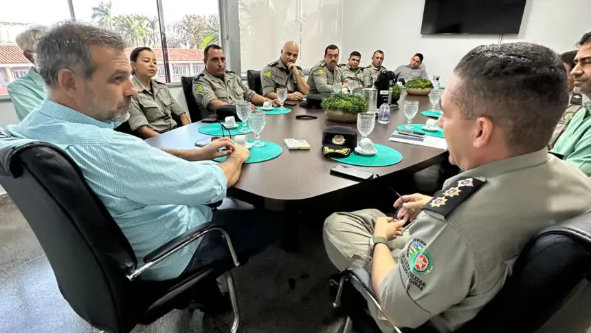 Investimentos na segurança pública de Goianésia são discutidos durante reunião da PM com o prefeito Renato Investimentos na segurança pública de Goianésia são discutidos durante reunião da PM com o prefeito Renato