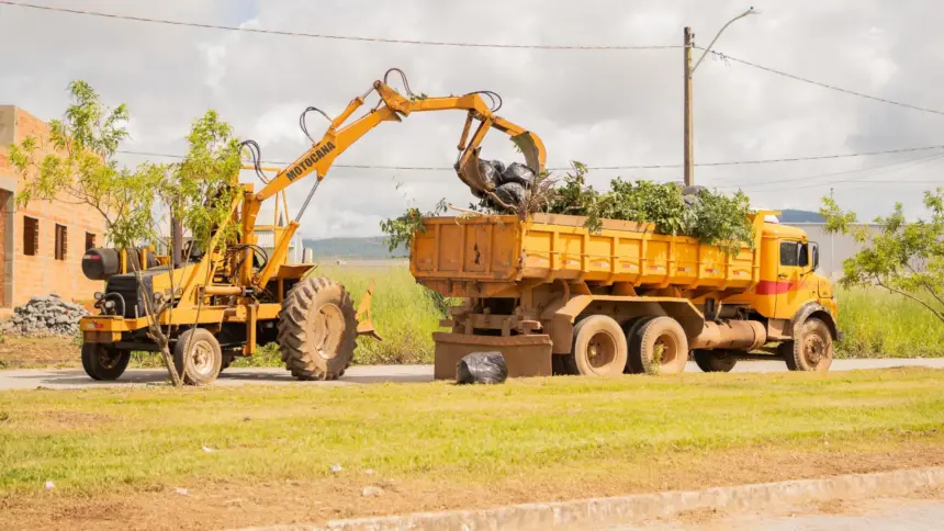Prefeitura de Goianésia já retirou 230 caminhões de entulho da cidade através do mutirão de limpeza Prefeitura de Goianésia já retirou 230 caminhões de entulho da cidade através do mutirão de limpeza