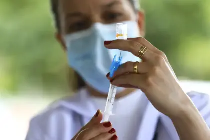 Covid-19: Fiocruz alerta sobre cuidados no Carnaval para evitar aumento de casos de complicações respiratórias